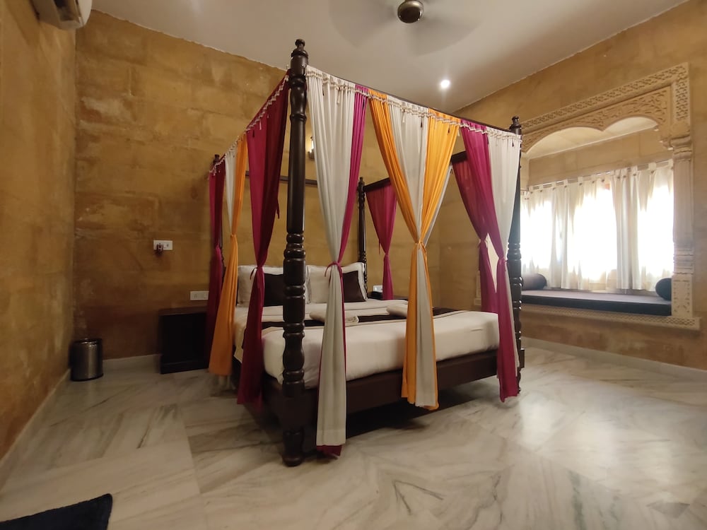 royal humsafar hostel jaisalmer