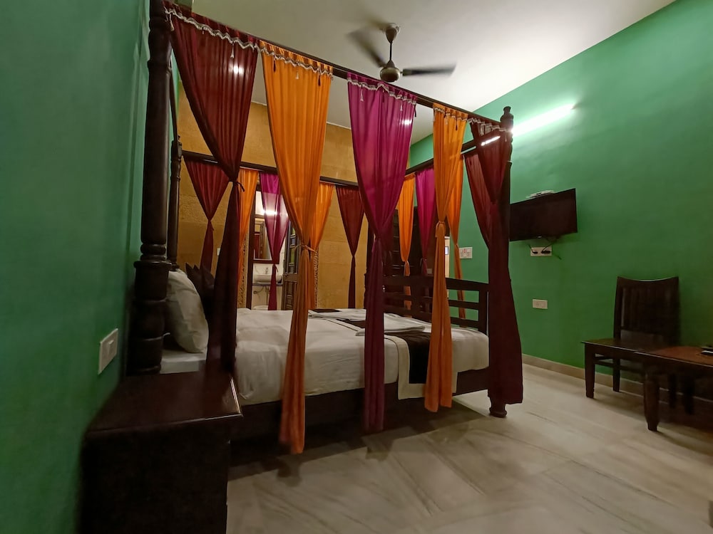 royal humsafar hostel jaisalmer