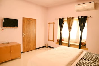 hotel the travel bug jaisalmer