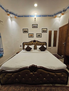 hotel the travel bug jaisalmer