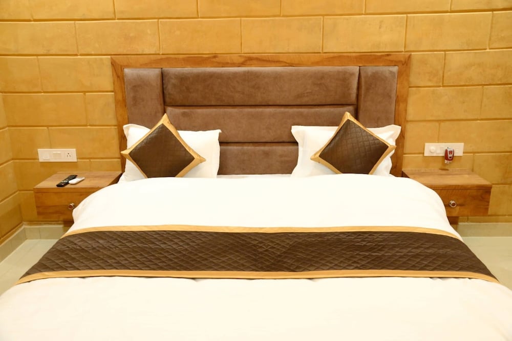 hotel the travel bug jaisalmer