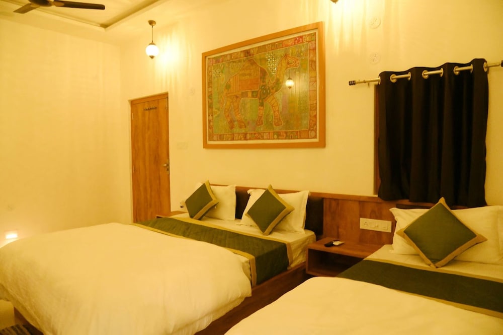 hotel the travel bug jaisalmer