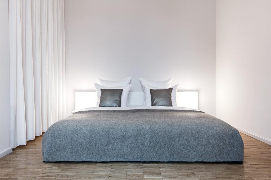 Bob W Munich Schwabing,In Munich (Schwabing),3 star