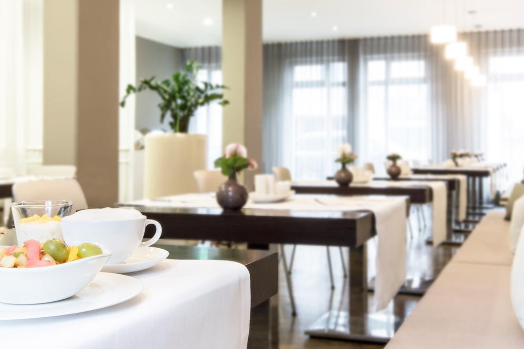 Bob W Munich Schwabing,In Munich (Schwabing),3 star