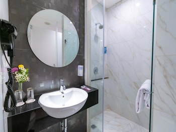 brits hotel puri indah