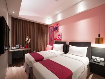 brits hotel puri indah