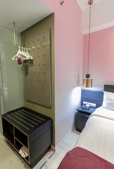 brits hotel puri indah