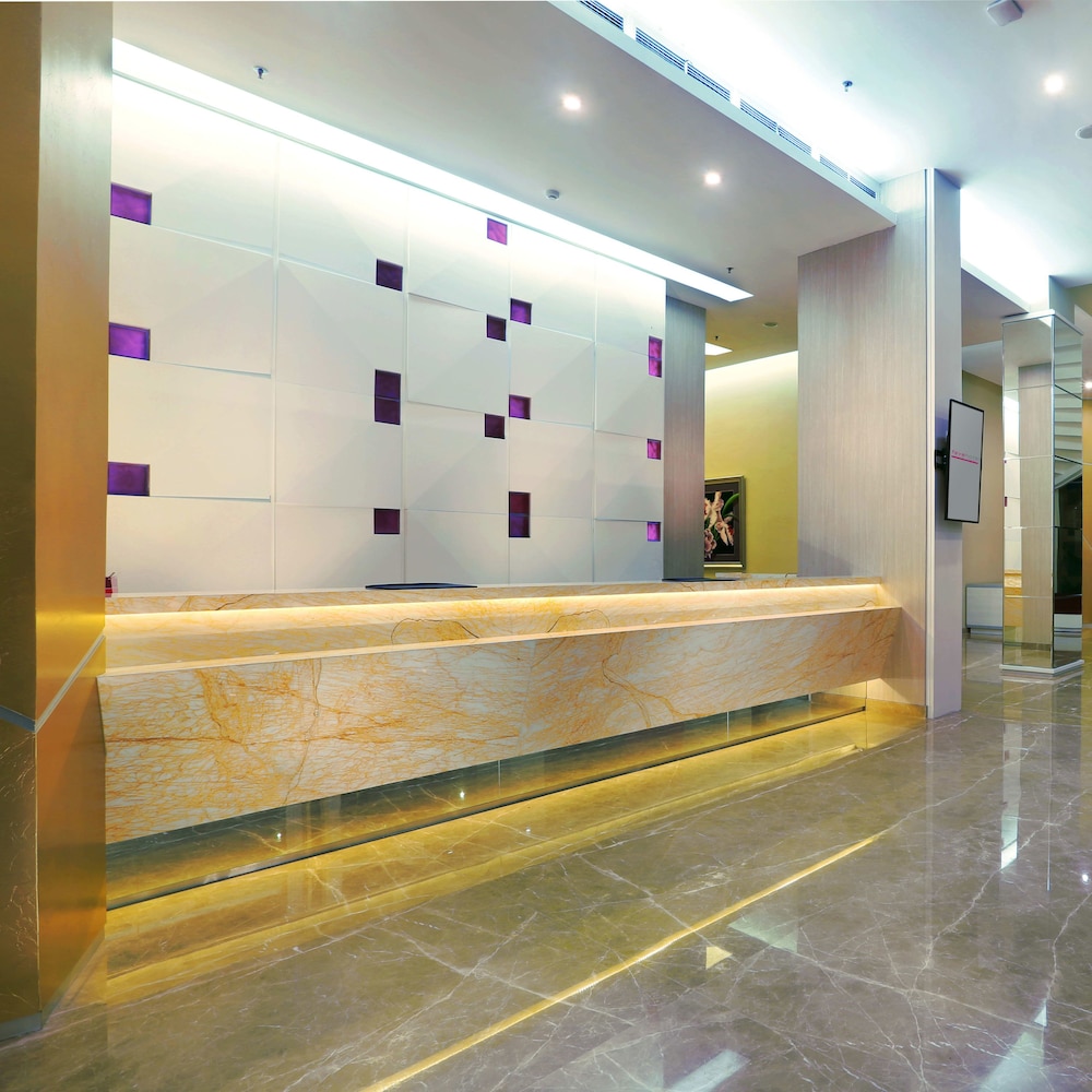 brits hotel puri indah