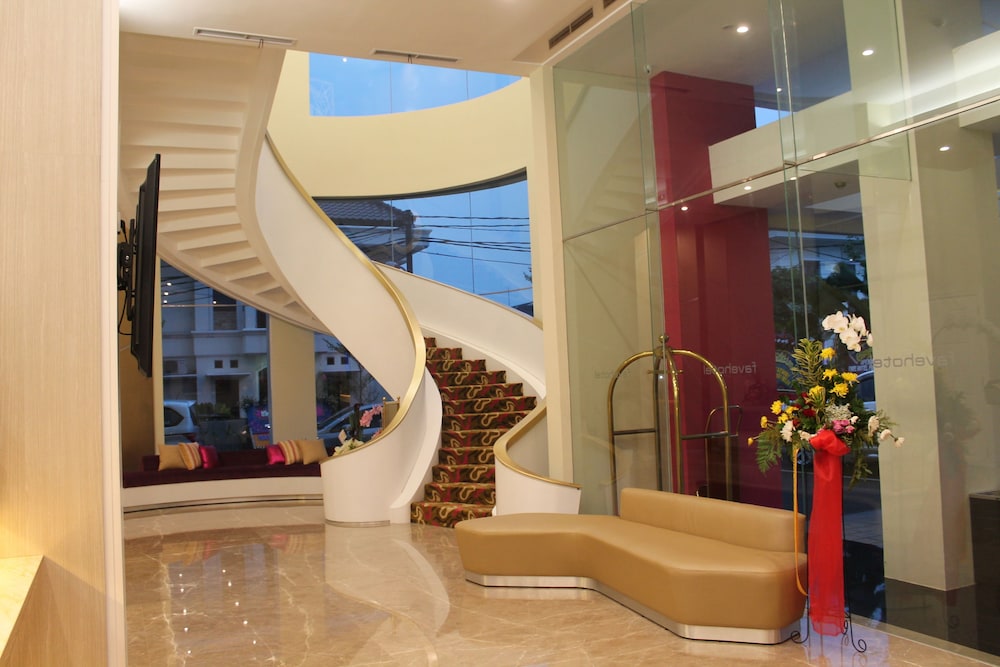 brits hotel puri indah
