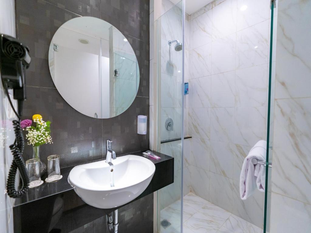 brits hotel puri indah
