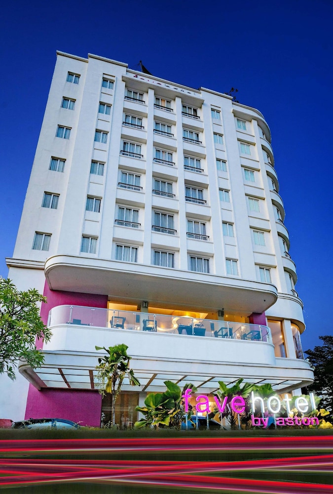 brits hotel puri indah