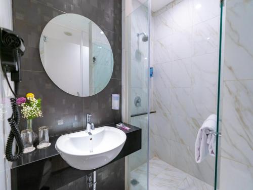 brits hotel puri indah