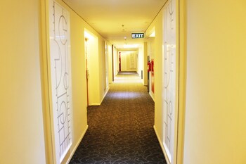 brits hotel puri indah