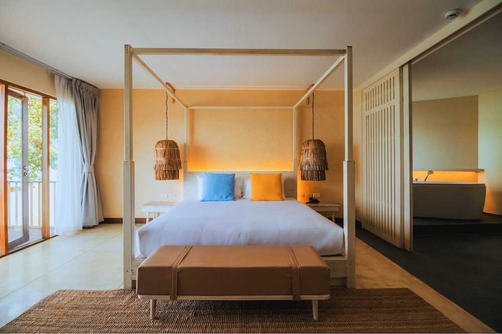 sea sun bed and beyond