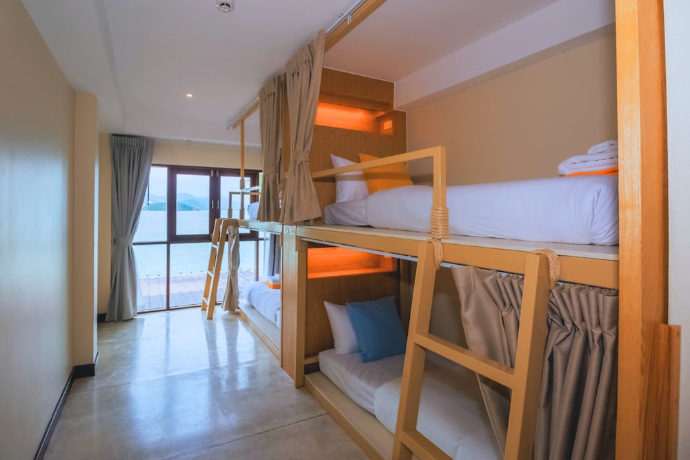 sea sun bed and beyond