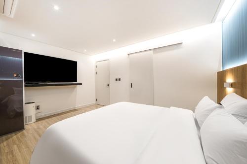 brown dot hotel pungam