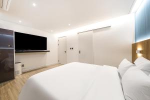 brown dot hotel pungam