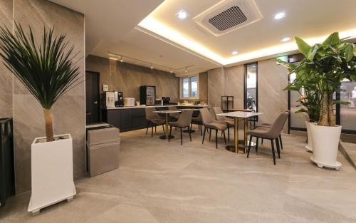 brown dot hotel pungam