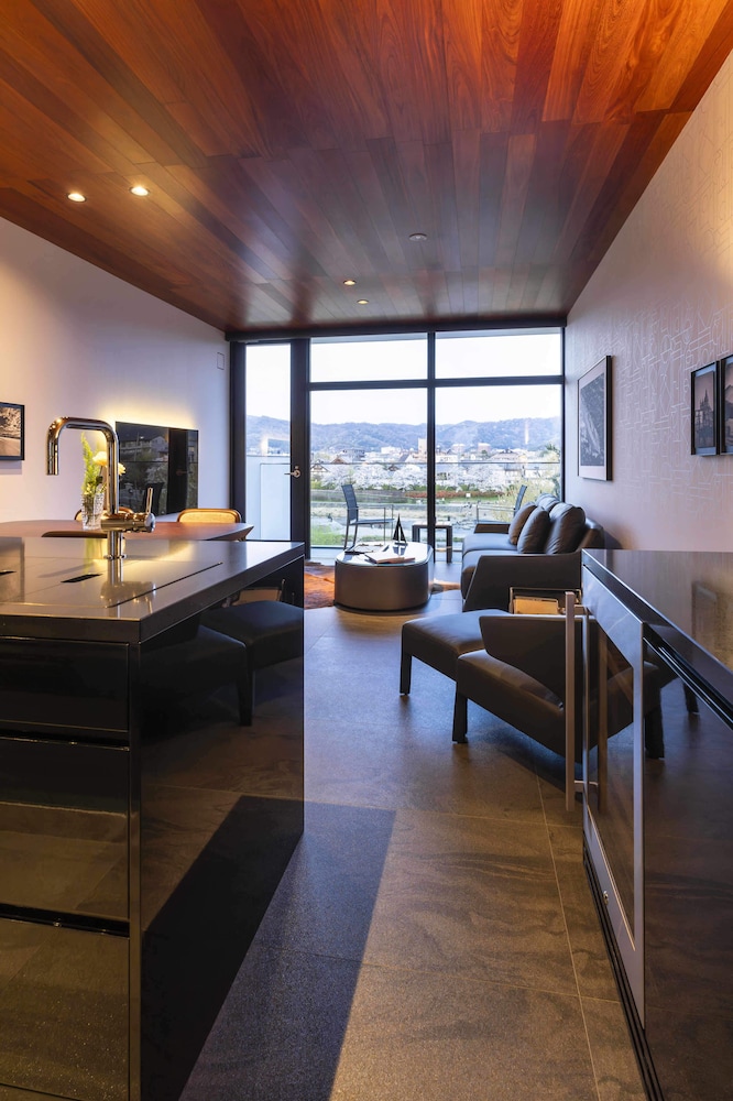 kamo residences by reflections