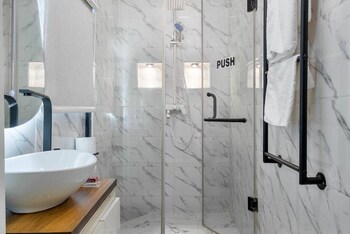 mountroyal centre hotel and suites