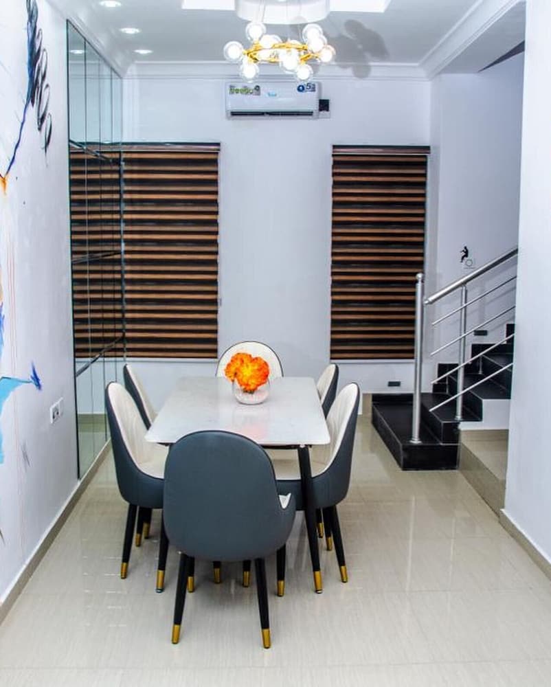 mountroyal centre hotel and suites