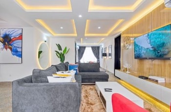 mountroyal centre hotel and suites