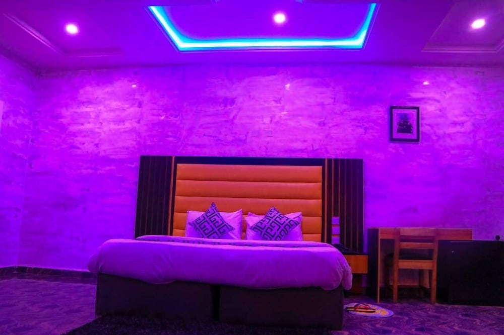 mountroyal centre hotel and suites