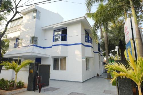 Bay Breeze Suites,,3.5 star