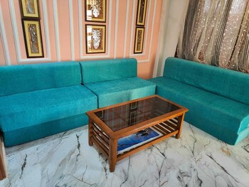 Urbanaid Uniworld,,3 star