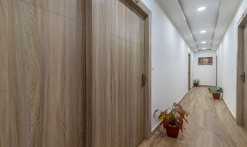 itsy hotels krishna residency govardhan chauraha