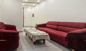 itsy hotels krishna residency govardhan chauraha