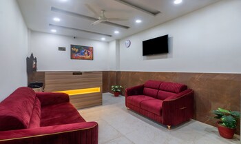 itsy hotels krishna residency govardhan chauraha
