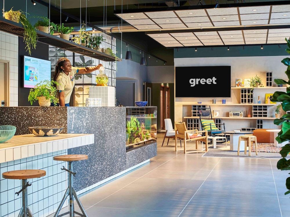 greet hotel paris porte de la chapelle arena