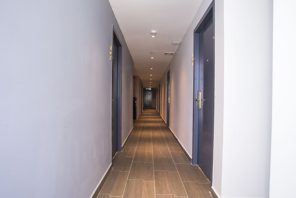 hotel o gs hotels near strand mall