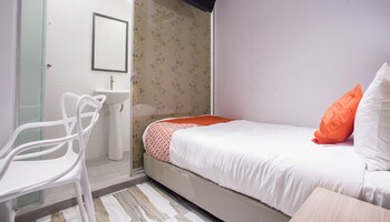 hotel o gs hotels near strand mall