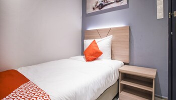 hotel o gs hotels near strand mall