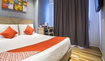 hotel o gs hotels near strand mall