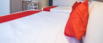 hotel o gs hotels near strand mall