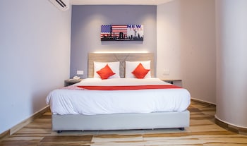 hotel o gs hotels near strand mall