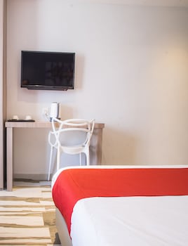 hotel o gs hotels near strand mall