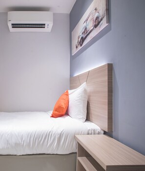 hotel o gs hotels near strand mall