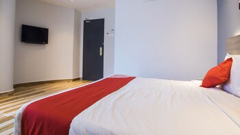 hotel o gs hotels near strand mall