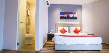 hotel o gs hotels near strand mall