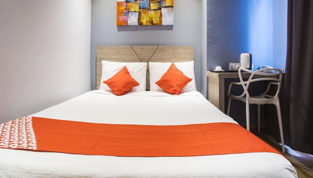 hotel o gs hotels near strand mall