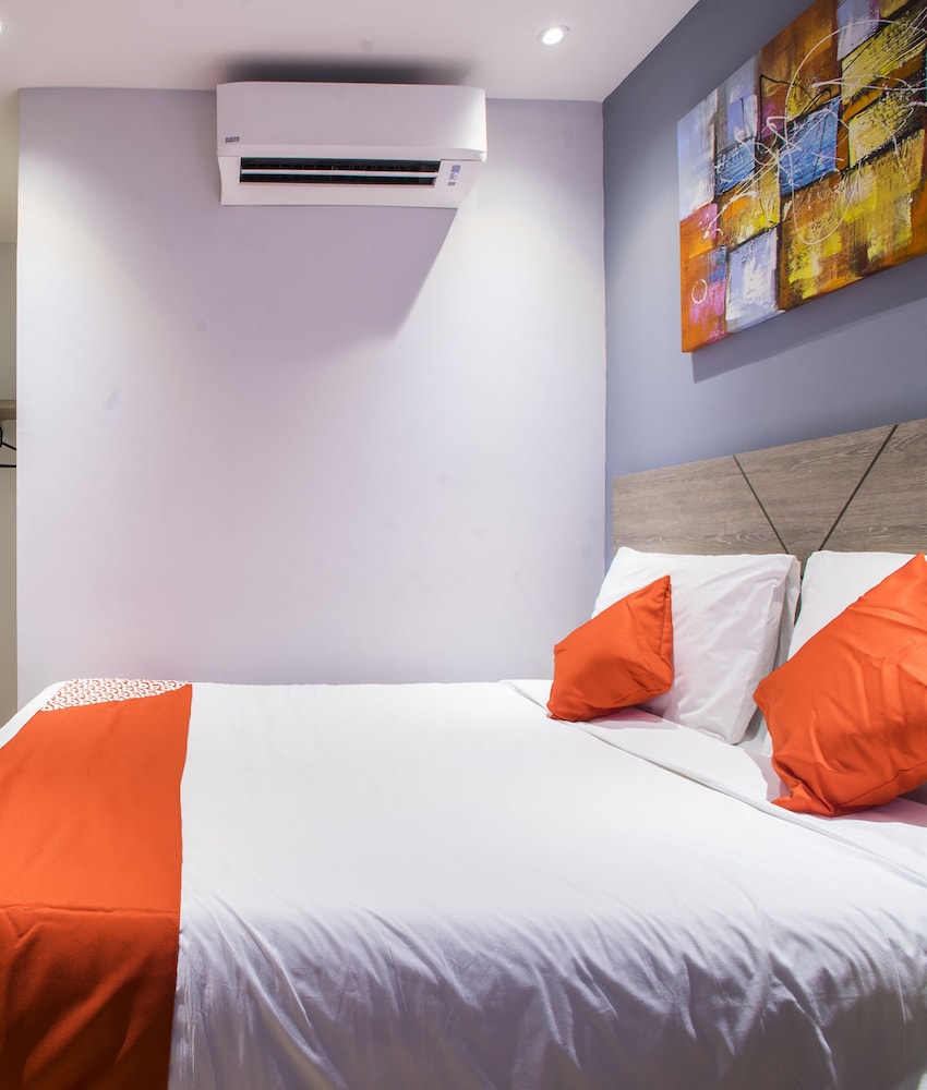 hotel o gs hotels near strand mall