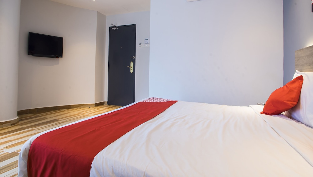 hotel o gs hotels near strand mall