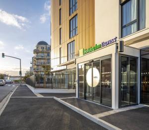 holiday inn express paris poissy