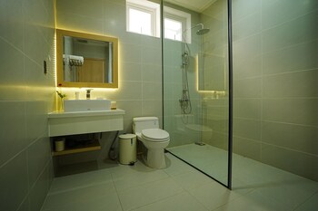 kiwuki beachfront villa