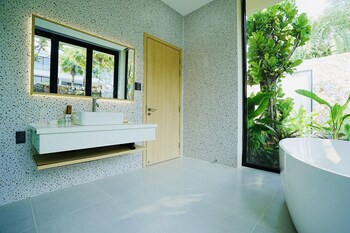 kiwuki beachfront villa