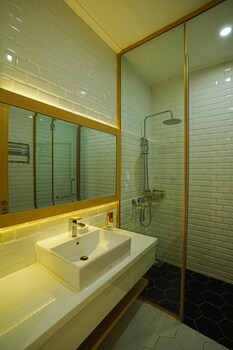 kiwuki beachfront villa